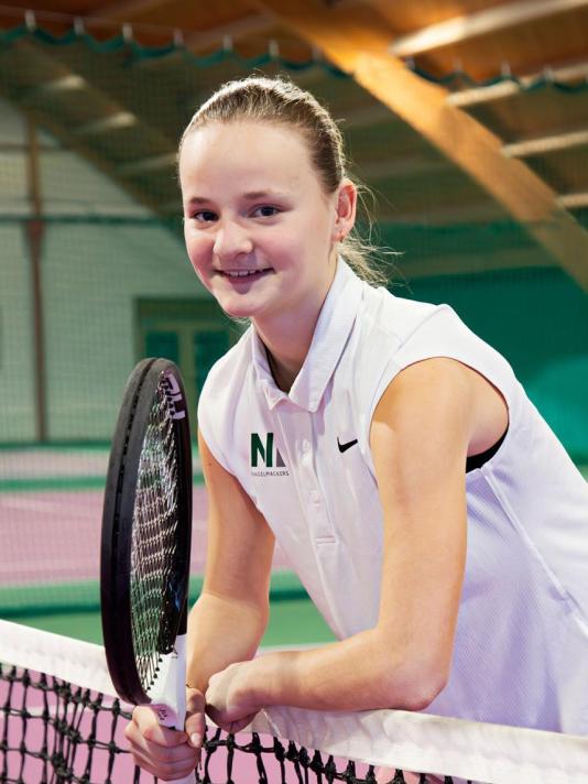 Fin Gybels on tennis court