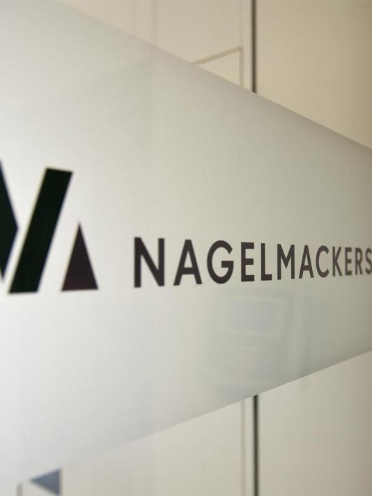Nagelmackers logo on window