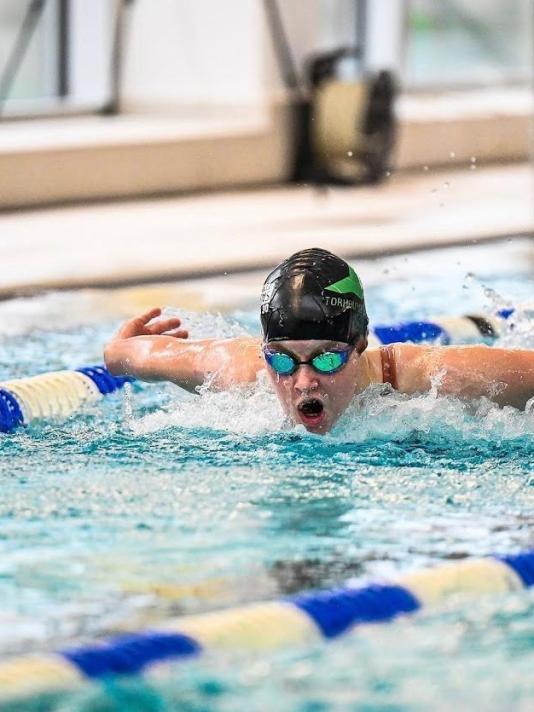 Chloë De Bruycker al zwemmend