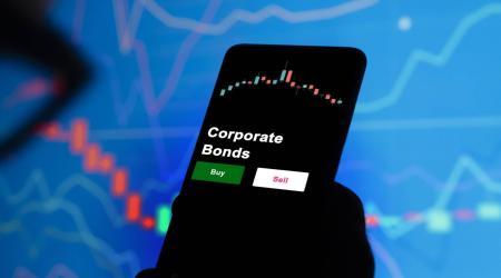 Smartphone met de tekst Corporate Bonds