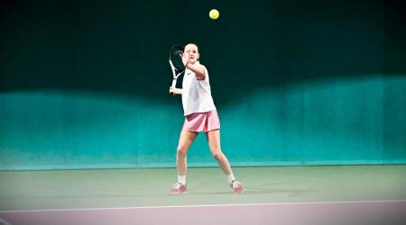 Fin Gybels on tennis court