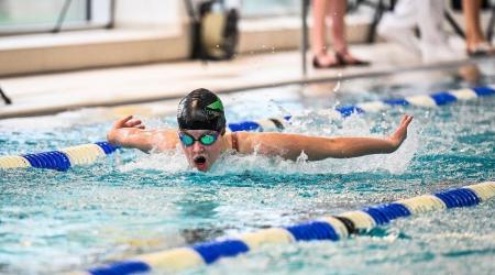 Chloë De Bruycker al zwemmend